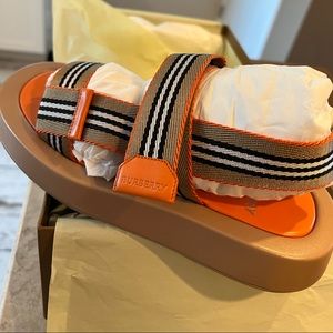 Burberry Sandals-never worn-size 35=5